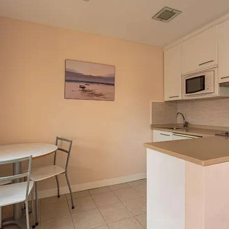 A 30 M De La Plage, Proche Commerces - Fr-1-2-440 *