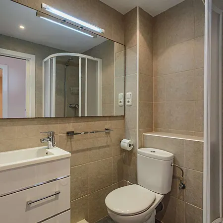 A 30 M De La Plage, Proche Commerces - Fr-1-2-440 * Hendaye